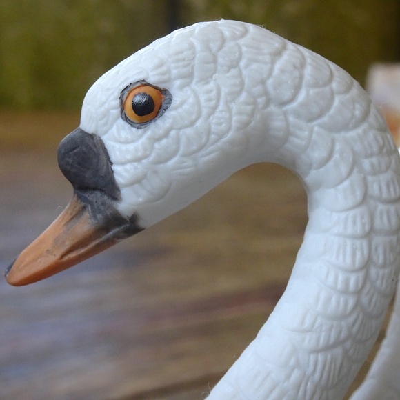 Broken Wing Ceramic Swan Lake Figurine Whimsical Spring Animal VTG Home Decor - Picture 6 of 8